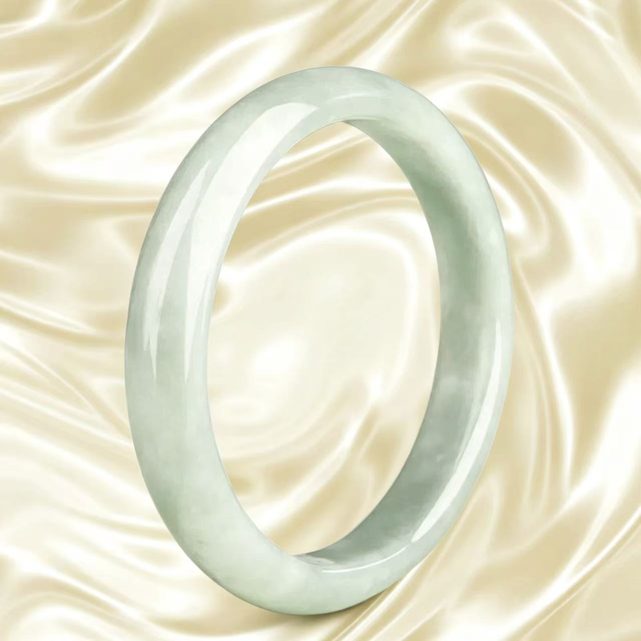 Bracelet en jadeite naturelle à motifs flottants