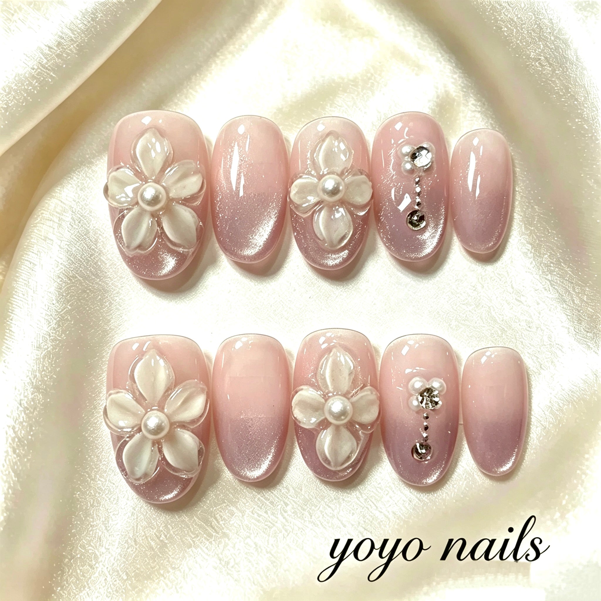 Faux ongles fleurs blanches rose-violet