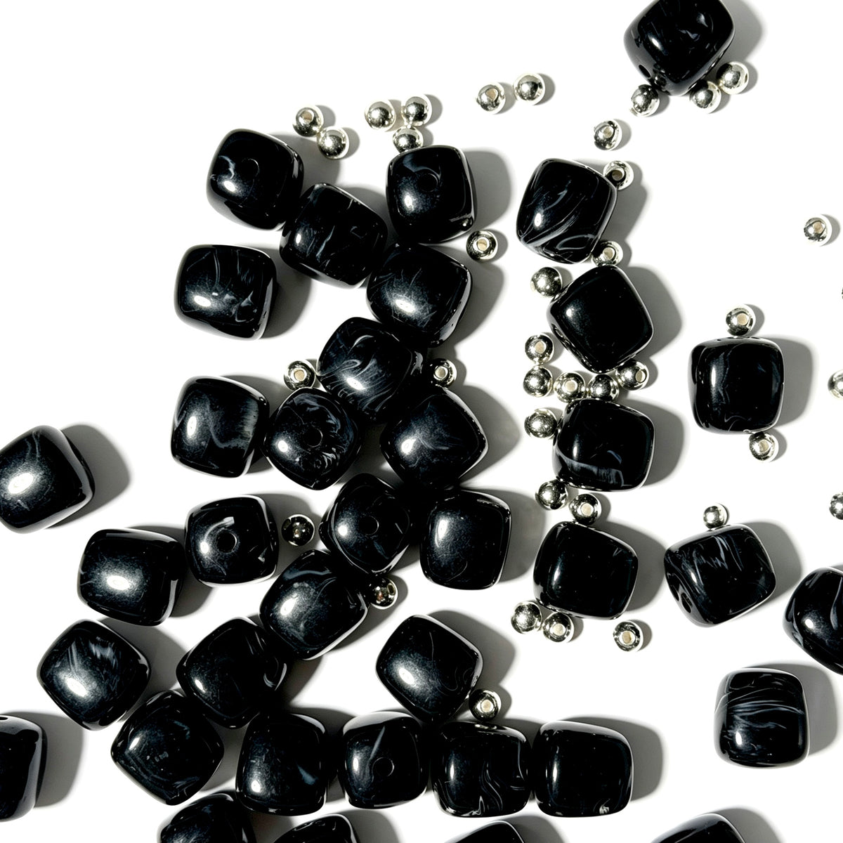 【Dernier 2 Sachets】L538 Résine Carrées Polychromes Noir 16*17mm