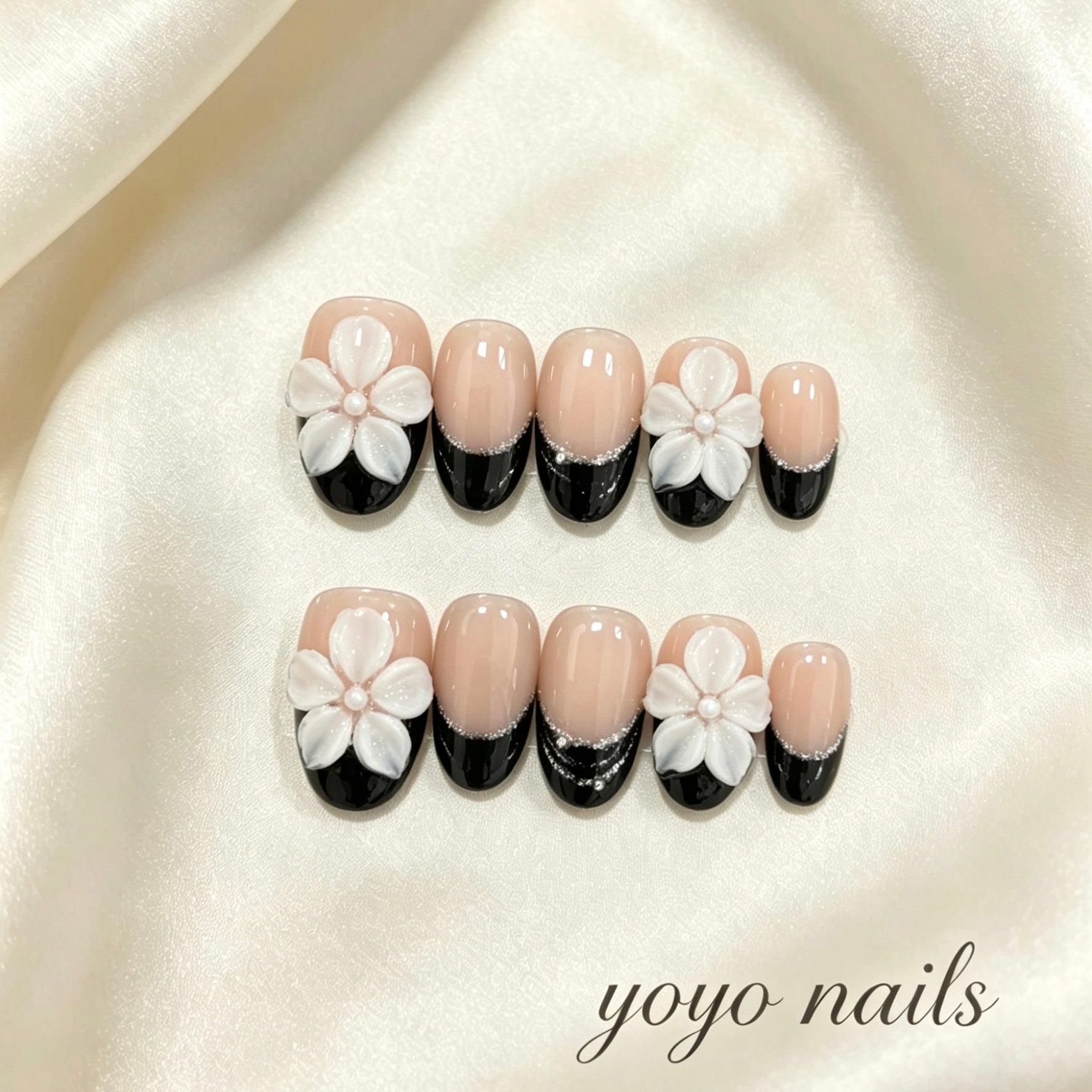 N007 Grande Fleur Noir et Blanc