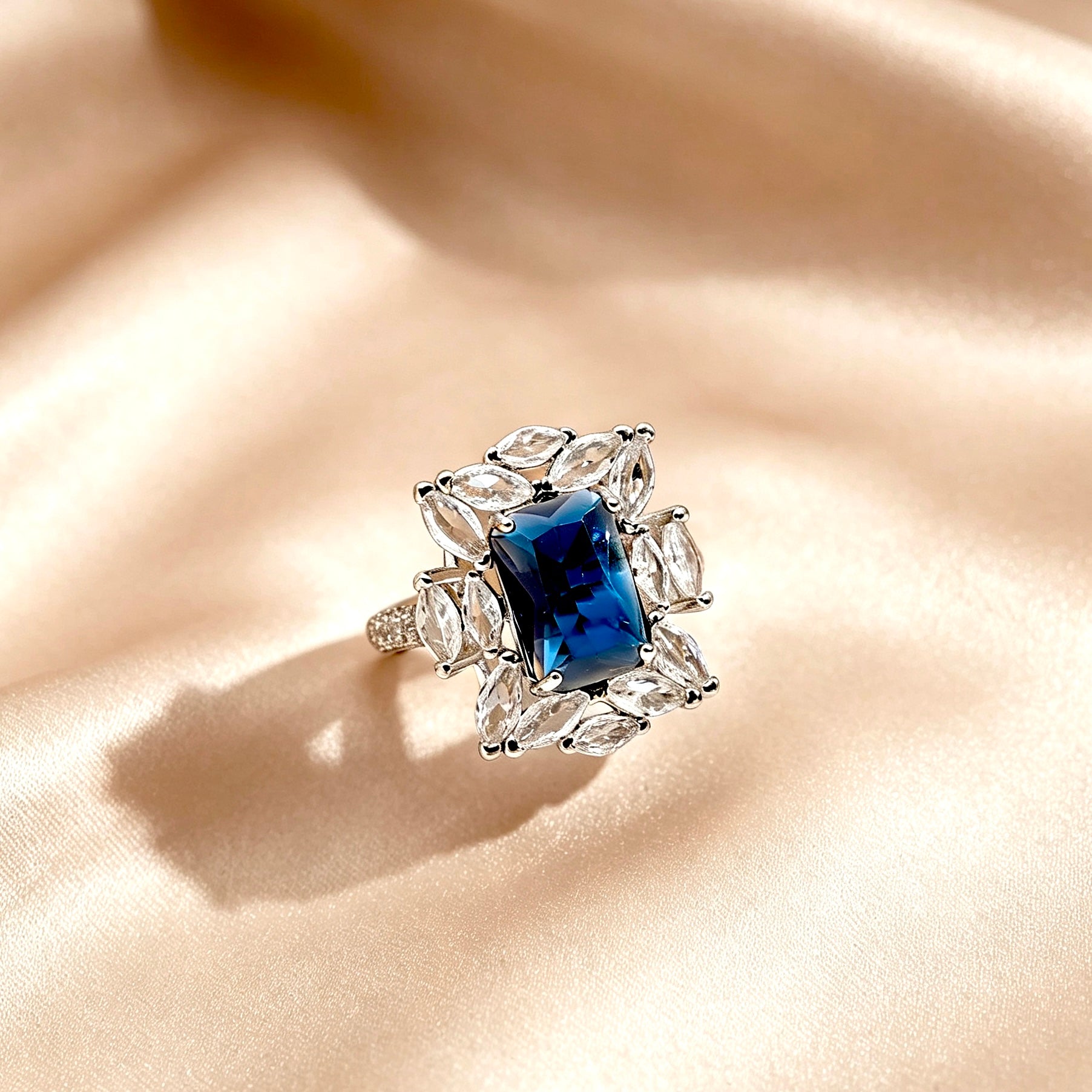 Bague en Zircon Taillé à Facettes-Bleu Royal
